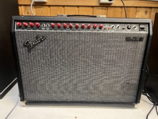 Käytetty Fender Pro185 150W kitaravahvistin