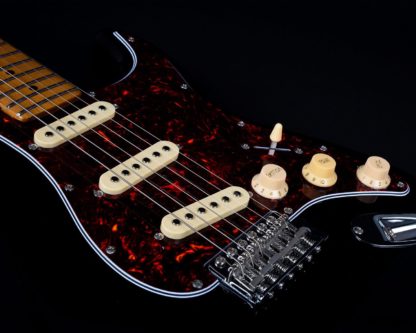 Jet Guitars JS-300BK SSS sähkökitara - Image 3