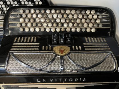 Käytetty La Vittoria 2-äk harmonikka musta - Image 2