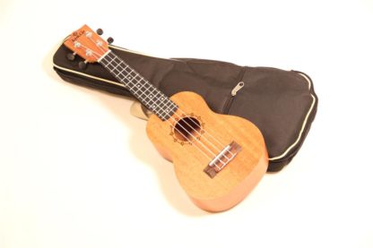 Koki'o Mahogany Soprano sopraanoukulele pussilla