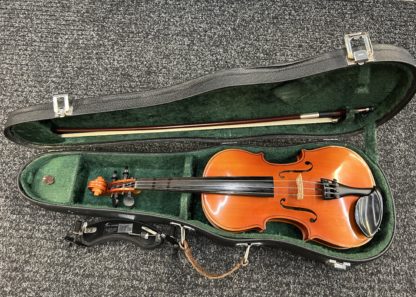 Käytetty Suzuki No. 220 viulu 1/2-koko, jousi, kotelo, olkatuki