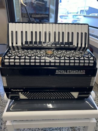 Käytetty Royal Standard Montana pianoharmonikka 4äk musta