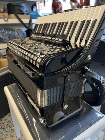 Käytetty Royal Standard Montana pianoharmonikka 4äk musta - Image 4