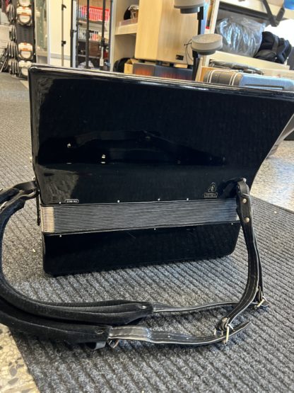 Käytetty Royal Standard Montana pianoharmonikka 4äk musta - Image 2