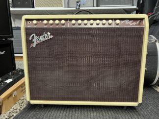 Käytetty Fender Super Sonic Twin Combo Amp 100W/25W BLND