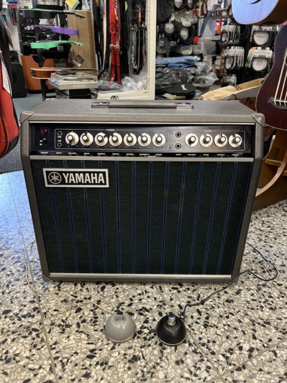 Käytetty Yamaha YTA-45 combovahvistin