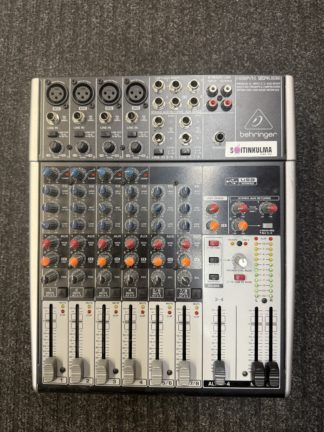 Käytetty Behringer XENYX1204USB mikseri