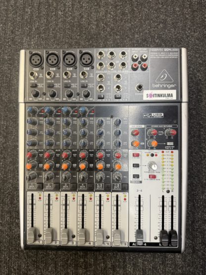 Käytetty Behringer XENYX1204USB mikseri