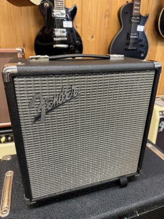 Käytetty Fender Rumble 15 bassocombo