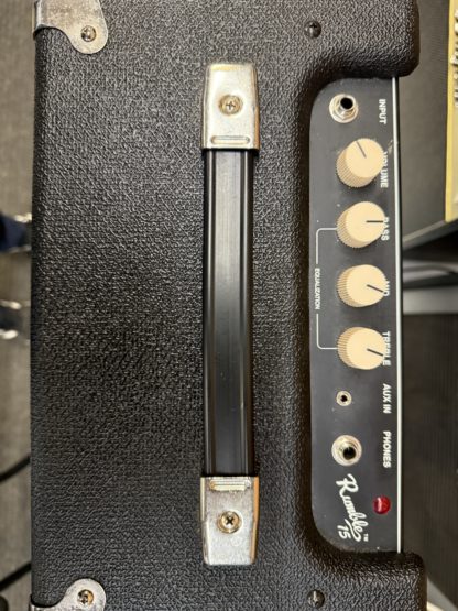 Käytetty Fender Rumble 15 bassocombo - Image 2
