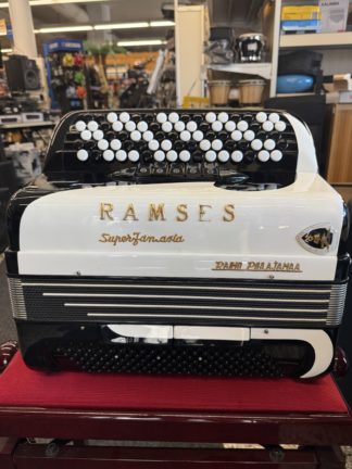 Käytetty Ramses Superfantasia Raimo Pihlajamaa harmonikka