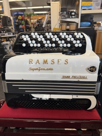 Käytetty Ramses Superfantasia Raimo Pihlajamaa harmonikka