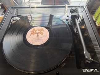 Käytetty Pro-Ject Essential 3 musta kiiltävä levysoitin