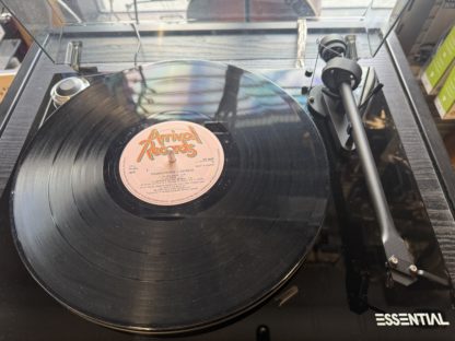 Käytetty Pro-Ject Essential 3 musta kiiltävä levysoitin