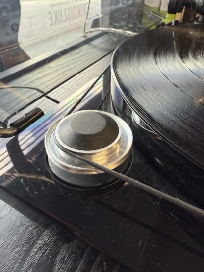 Käytetty Pro-Ject Essential 3 musta kiiltävä levysoitin - Image 4