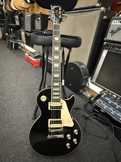 Käytetty Gibson Les Paul Classic EB-musta