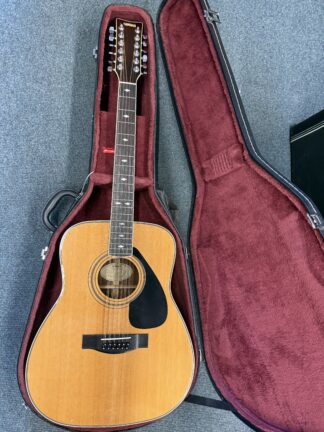Käytetty Yamaha FG-612S 12-kielinen akustinen kitara+kotelo