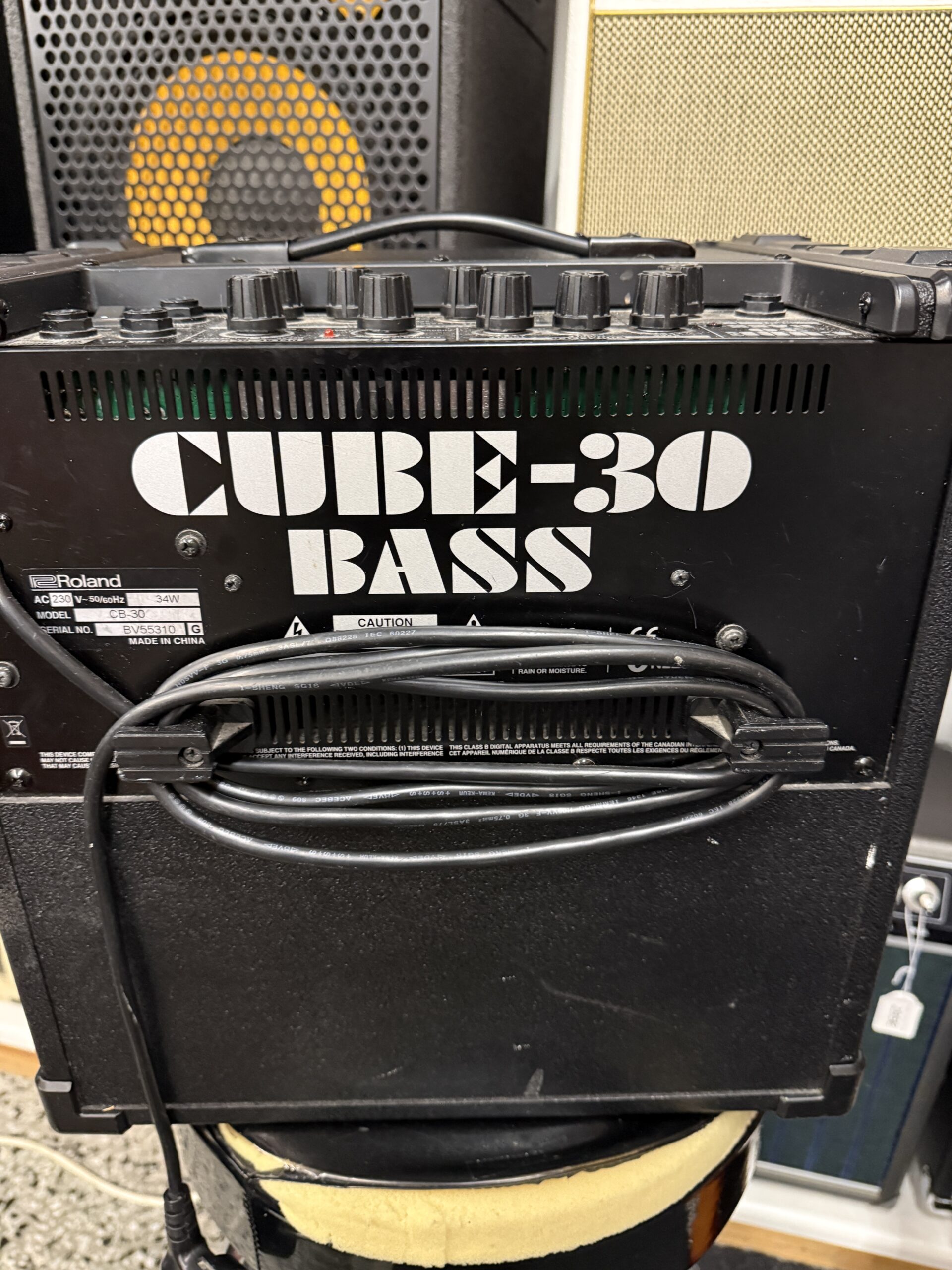 Käytetty Roland Cube-30 Bass bassovahvistin - Image 3