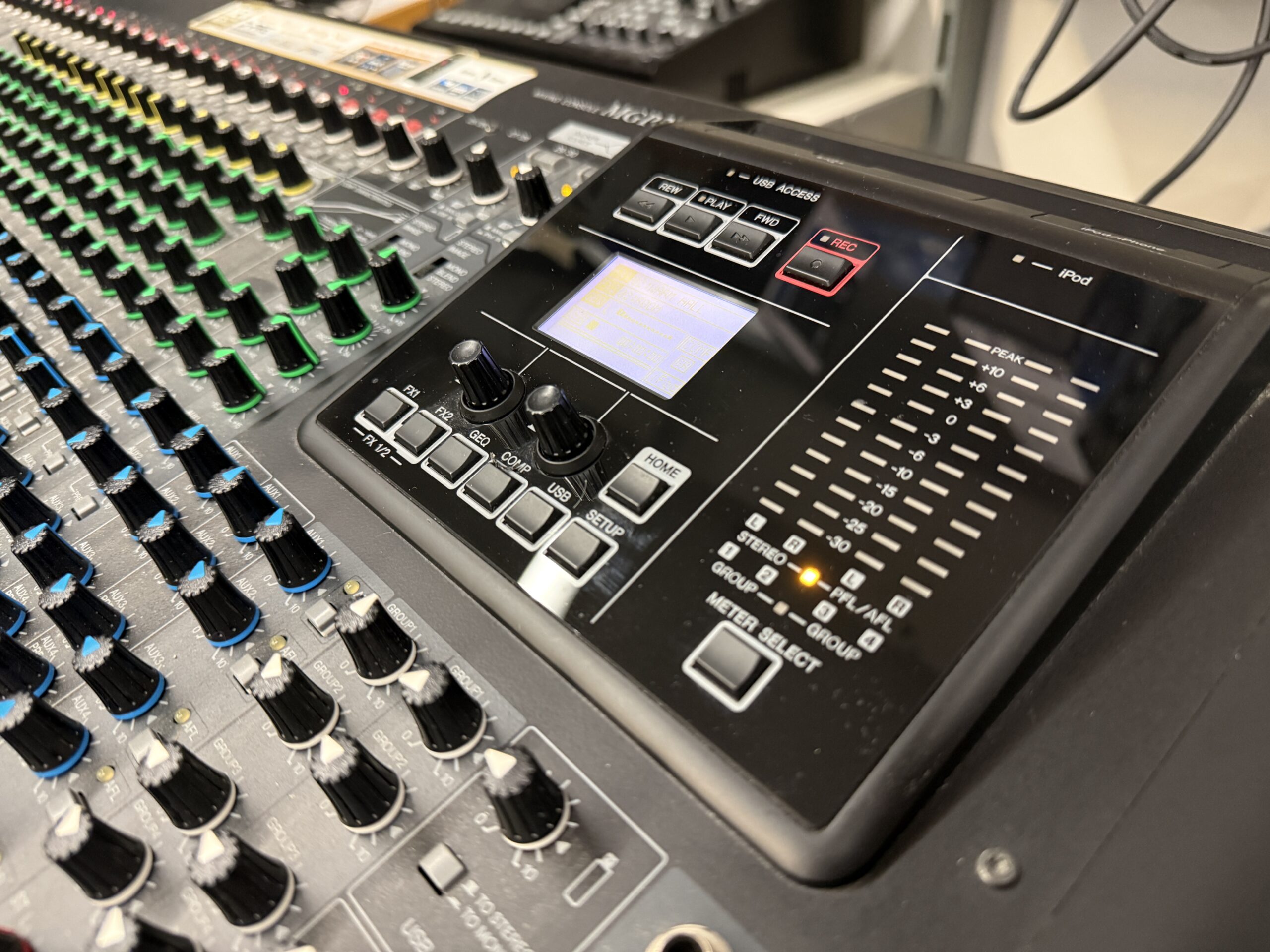 Käytetty Yamaha MGP32X mikseri + Viking Pro Case kuljetuskotelo - Image 2