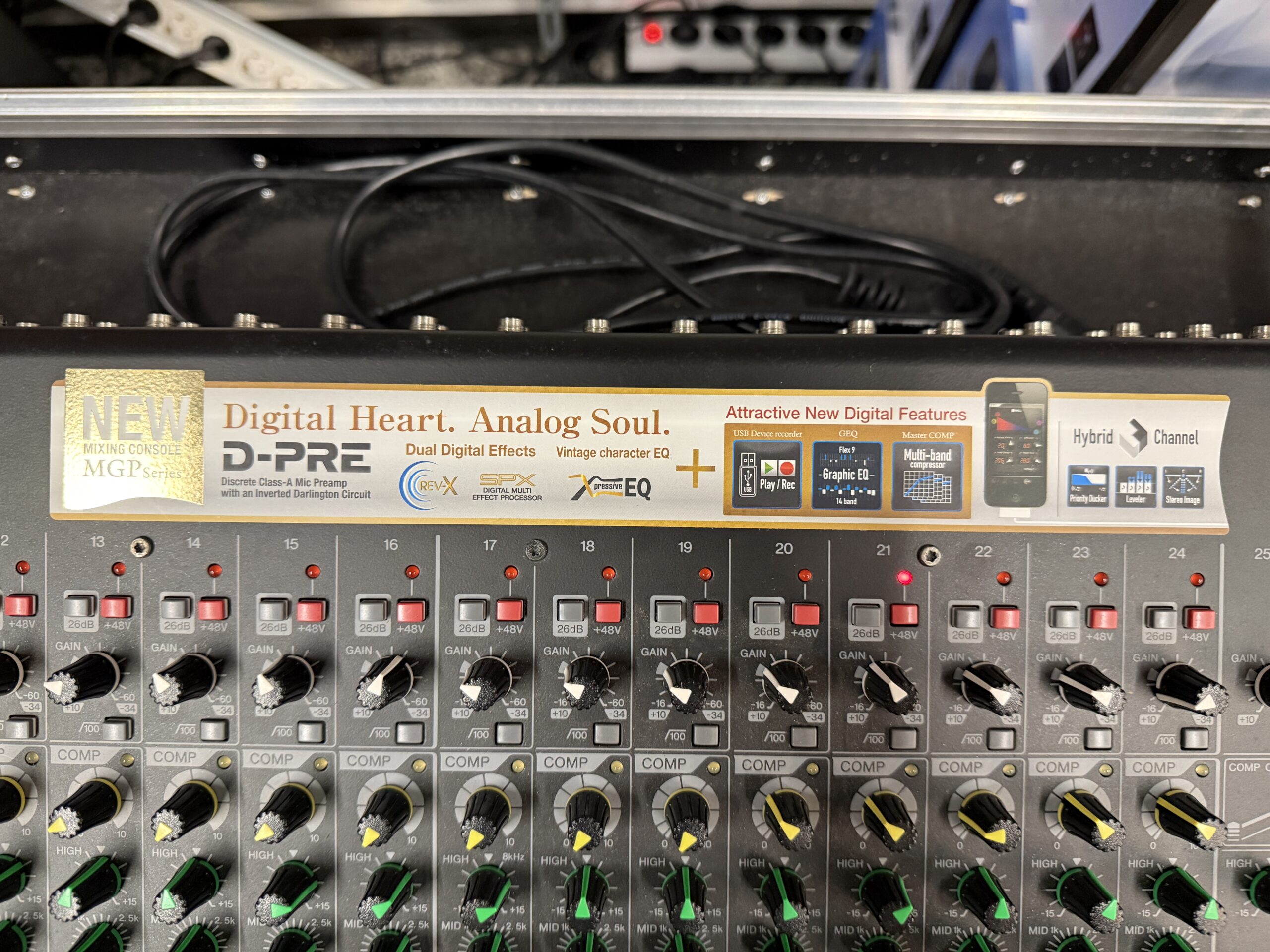 Käytetty Yamaha MGP32X mikseri + Viking Pro Case kuljetuskotelo - Image 3