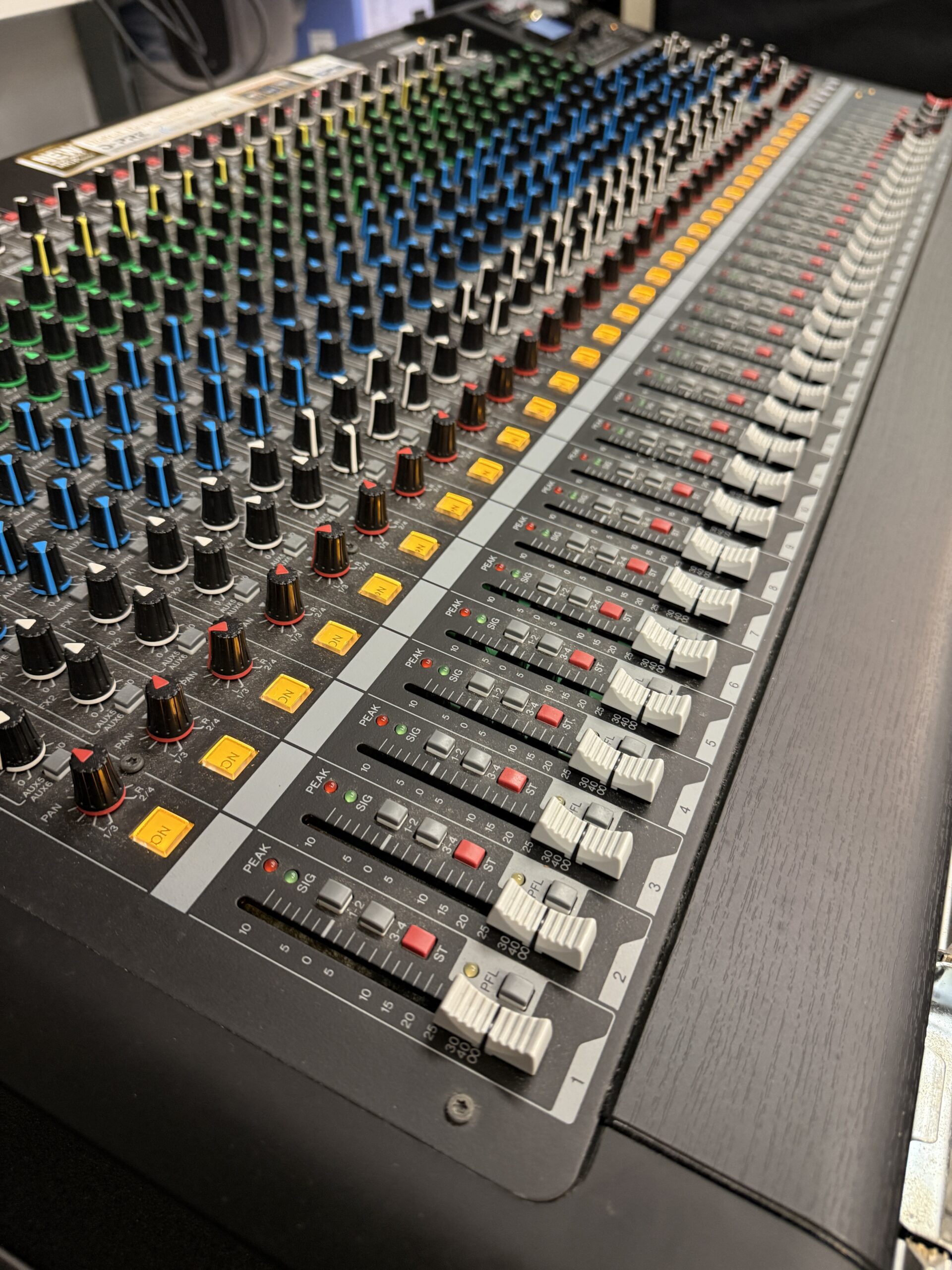 Käytetty Yamaha MGP32X mikseri + Viking Pro Case kuljetuskotelo - Image 4