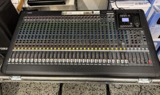 Käytetty Yamaha MGP32X mikseri + Viking Pro Case kuljetuskotelo