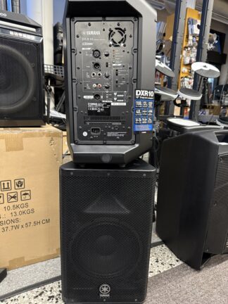 Käytetty Yamaha DXR10 aktiivikaiutinpari