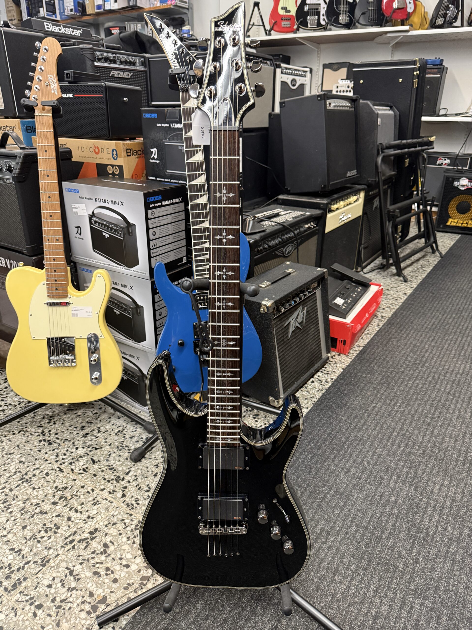 Käytetty Schecter Hellraiser C-1 Gloss Black sähkökitara + case