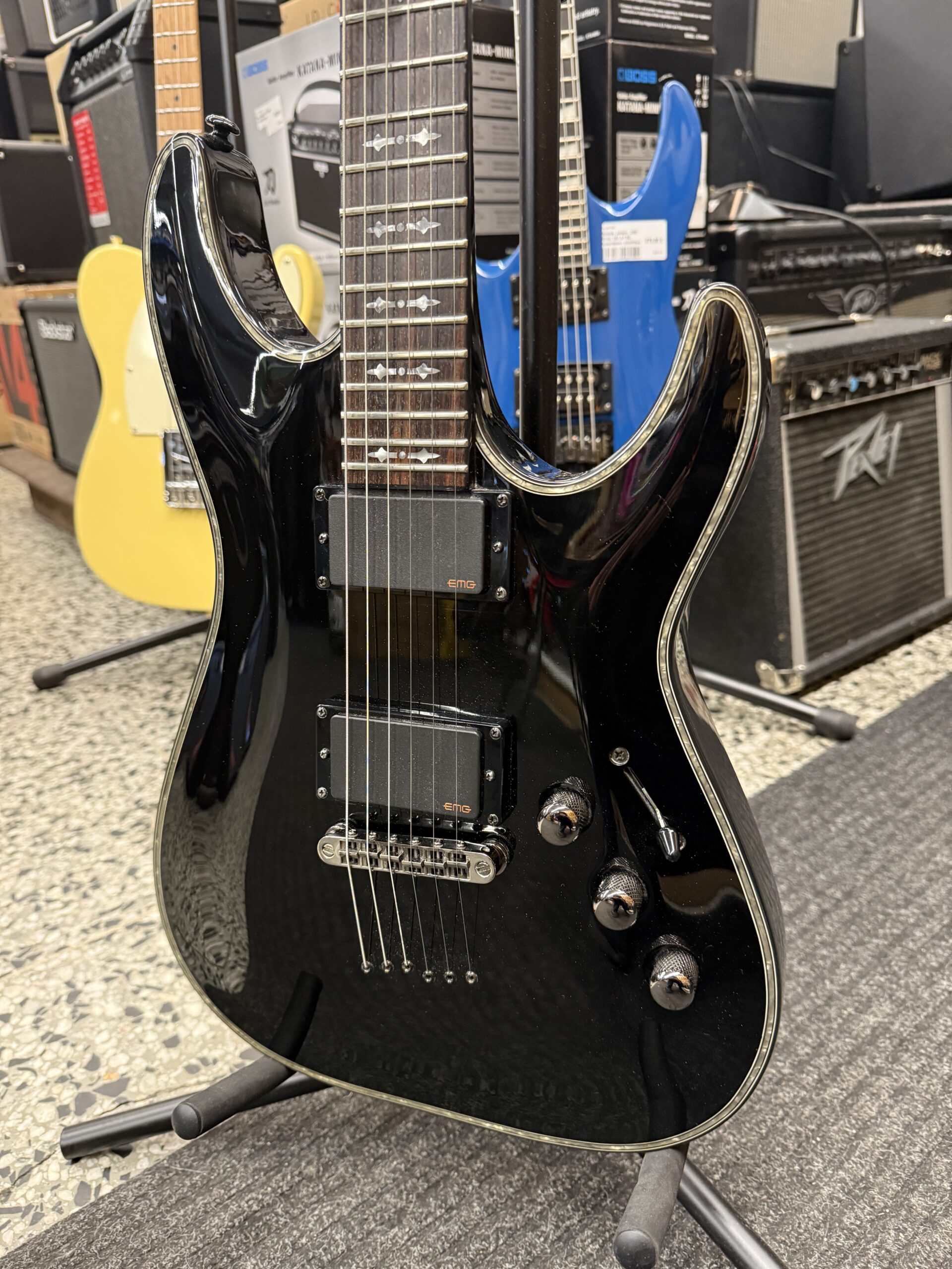 Käytetty Schecter Hellraiser C-1 Gloss Black sähkökitara + case - Image 6