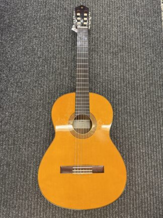 Käytetty Yamaha CG-142S klassinen kitara ja pussi