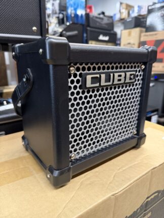 Käytetty Roland Micro Cube kitaravahvistin, musta