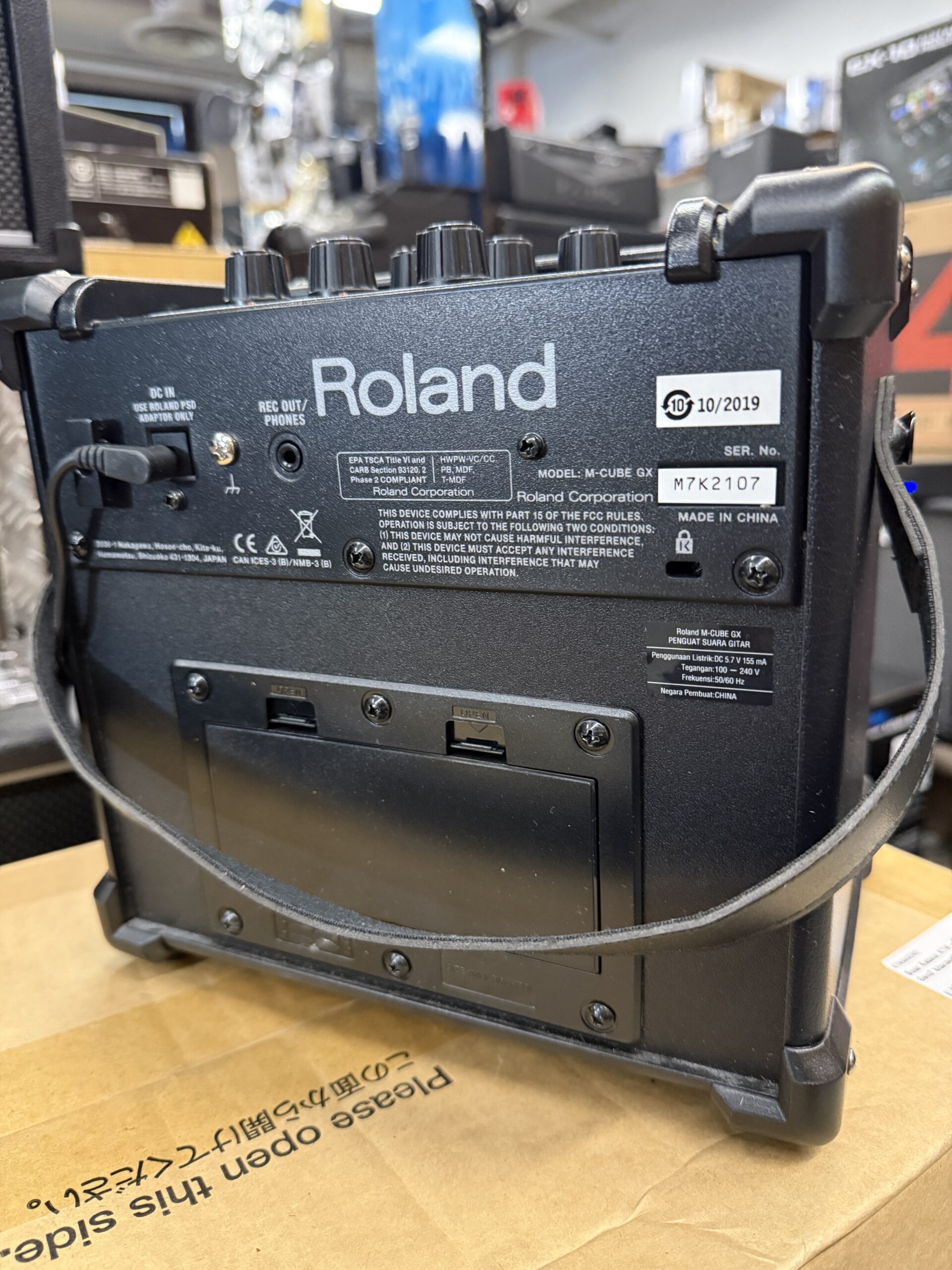 Käytetty Roland Micro Cube kitaravahvistin, musta - Image 3