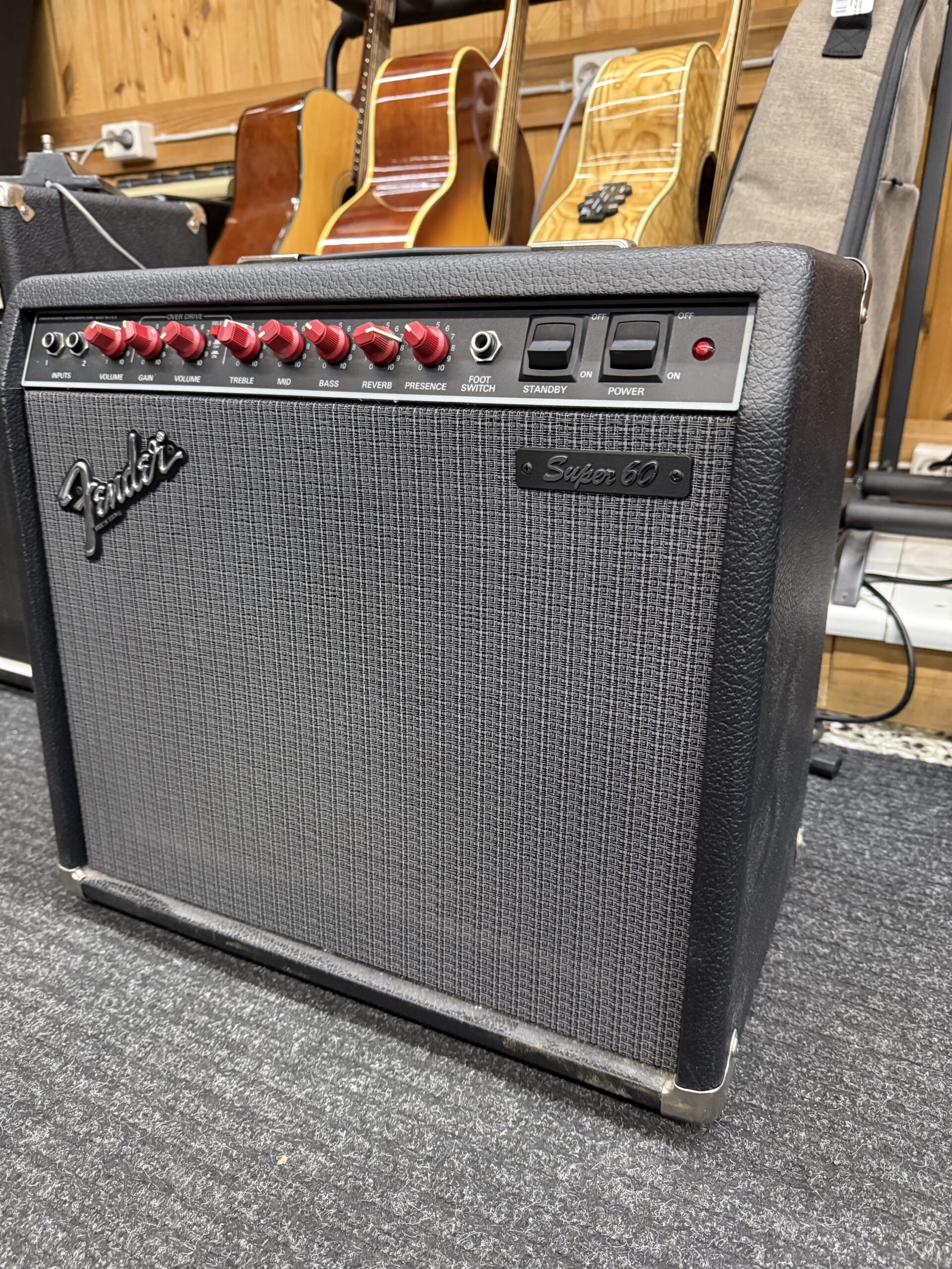Käytetty Fender Super 60 2-Channel 60-Watt 1x12" kitaravahvistin - Image 2