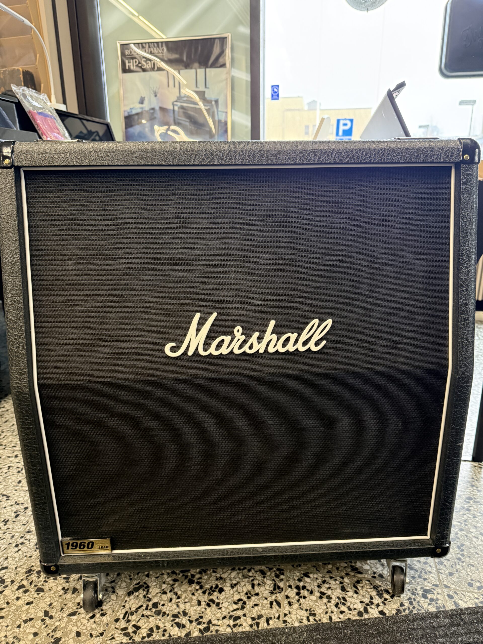 Käytetty Marshall 1960A kitarakaappi
