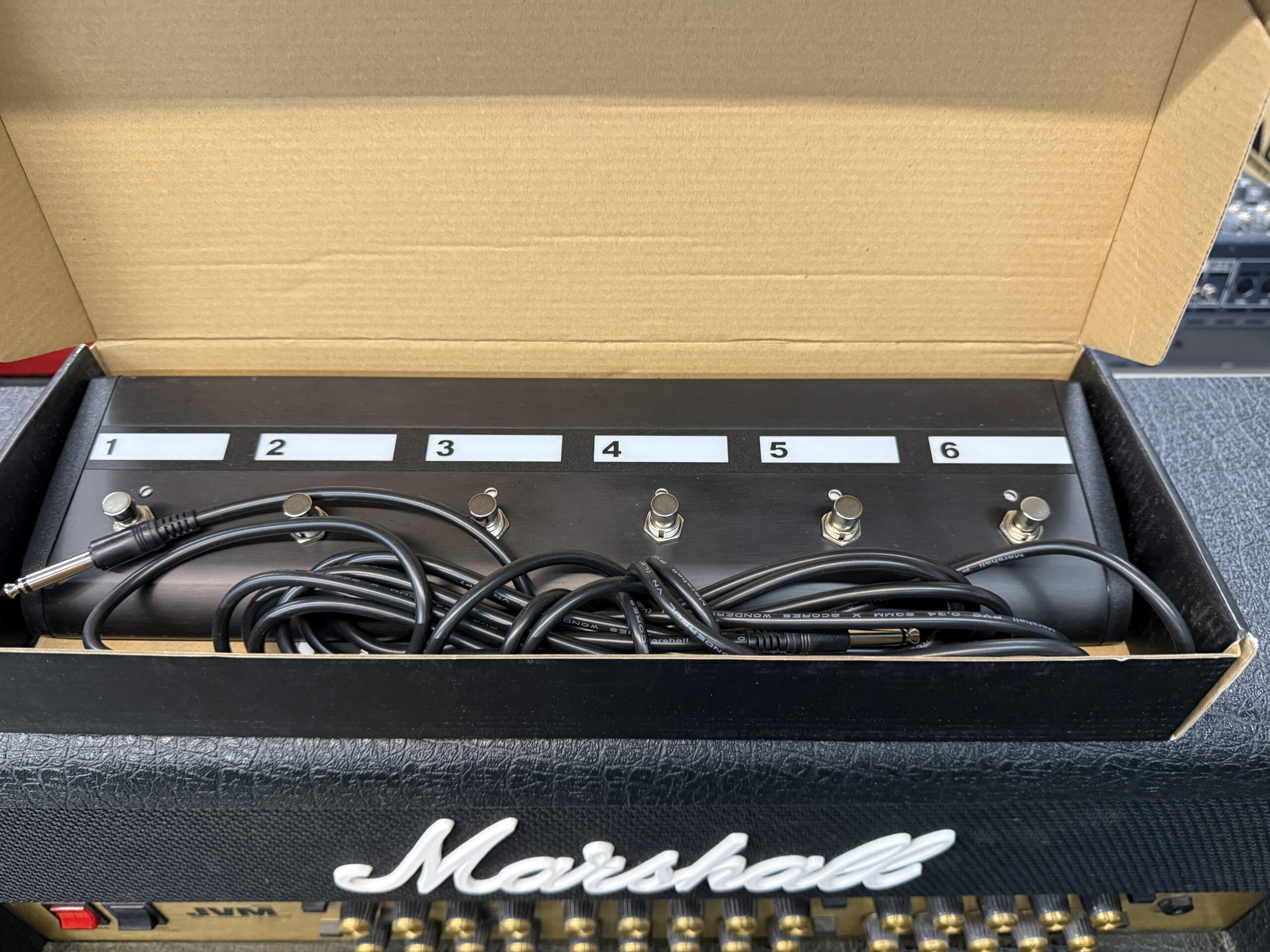 Käytetty Marshall JVM410H kitaravahvistin - Image 8